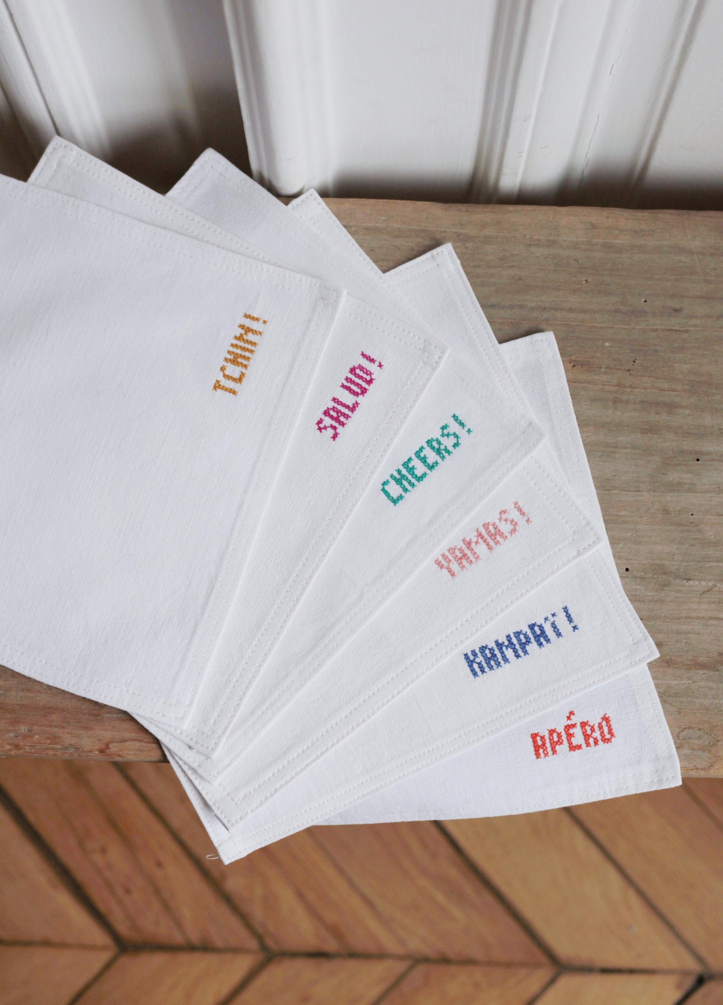 6 embroidered napkins *APERO*!