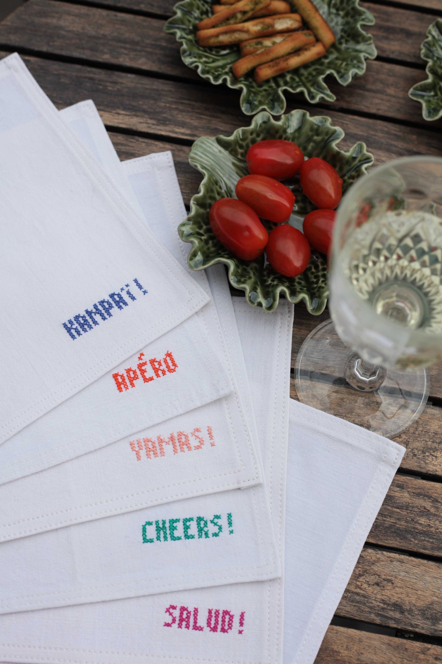 6 embroidered napkins *APERO*!